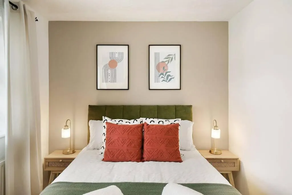 Cosy & Modern Property In London - Sleeps Up To 5 Apartment