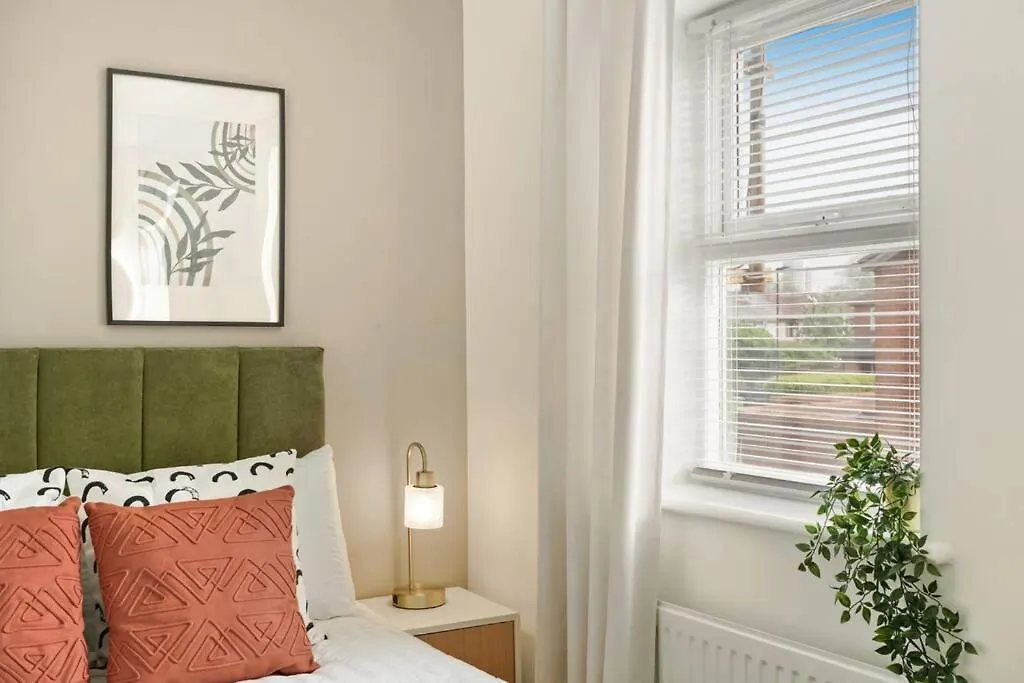 Cosy & Modern Property In London - Sleeps Up To 5 Apartment 0*,